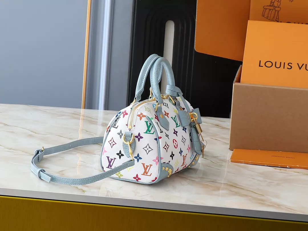 Louis Vuitton AAA Quality Messenger Bags For Women Practical 4605