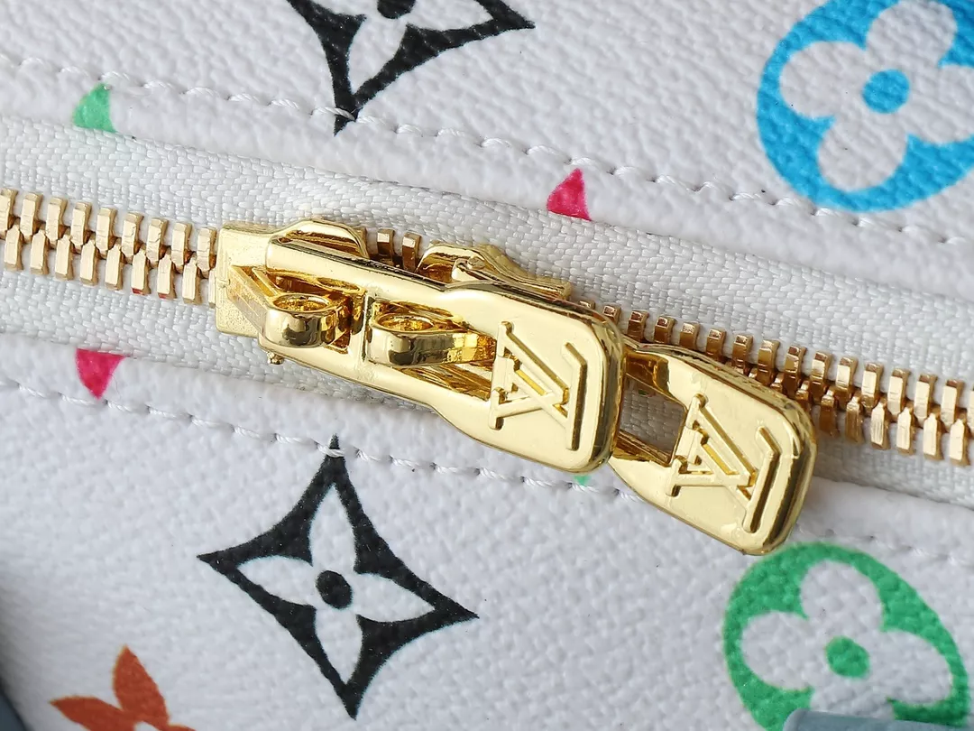 Louis Vuitton AAA Quality Messenger Bags For Women Practical 4605 - Image 6