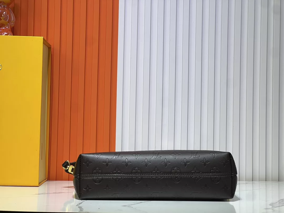 Louis Vuitton AAA Quality Messenger Bags For Women StreetReady 2763 - Image 7