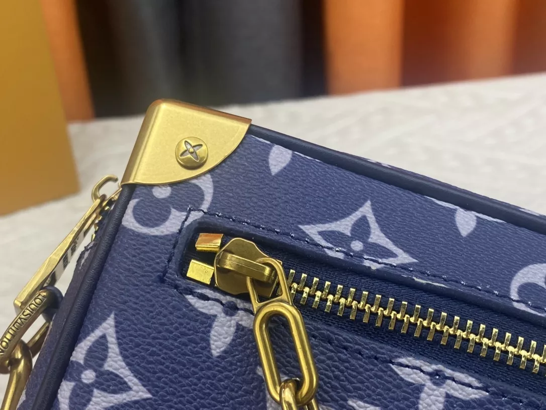 Louis Vuitton AAA Quality Messenger Bags For Women Trendsetting 9806 - Image 7