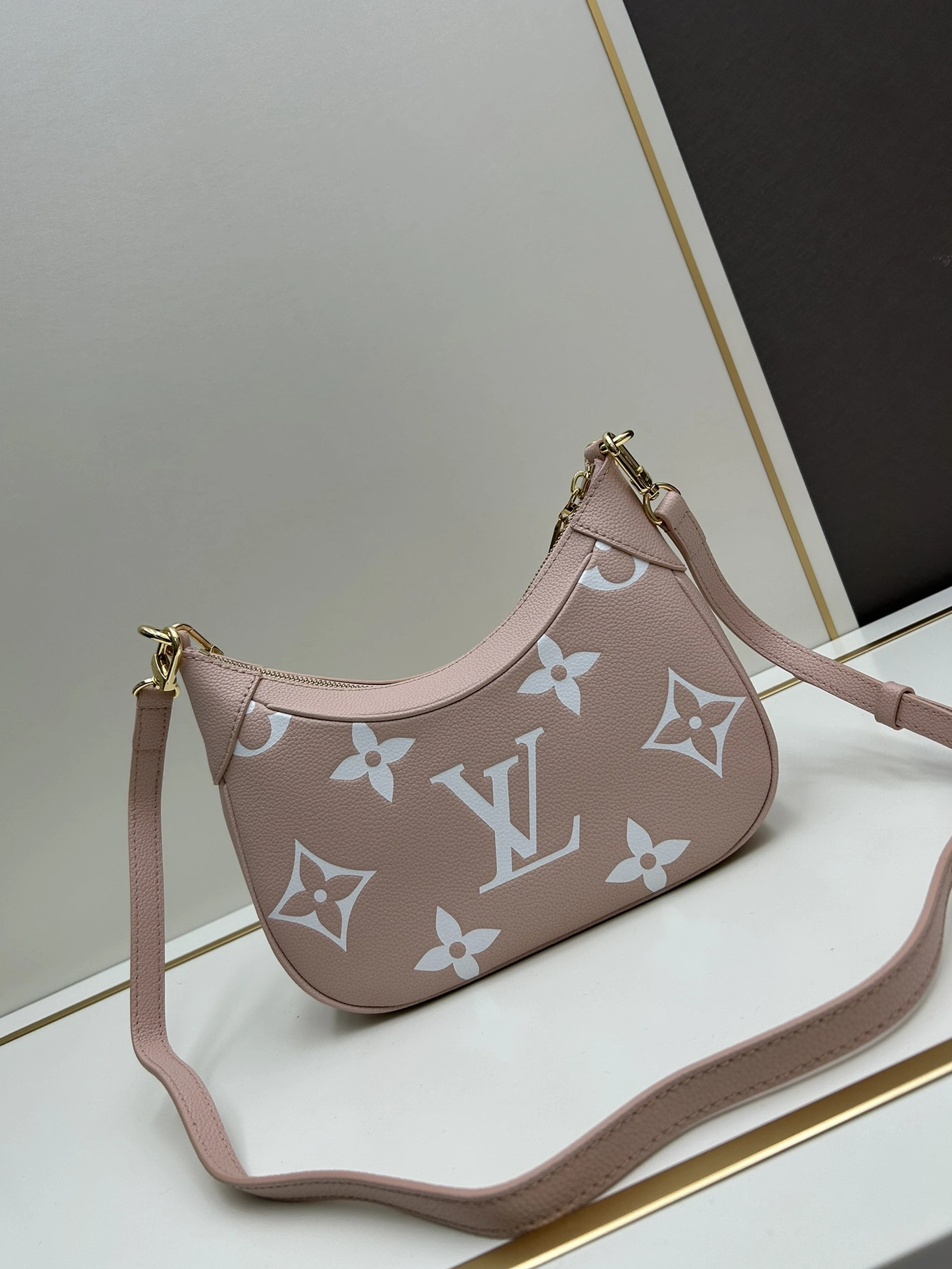 Louis Vuitton AAA Quality Shoulder Bags For Women Comfortable 2637 - Image 3