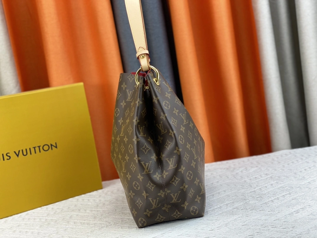 Louis Vuitton AAA Quality Shoulder Bags In Red For Women NewStyle 5878