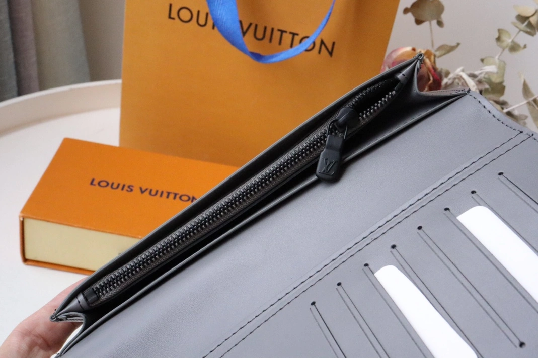 Louis Vuitton AAA Quality Wallets For Unisex Flexible 7117 - Image 6