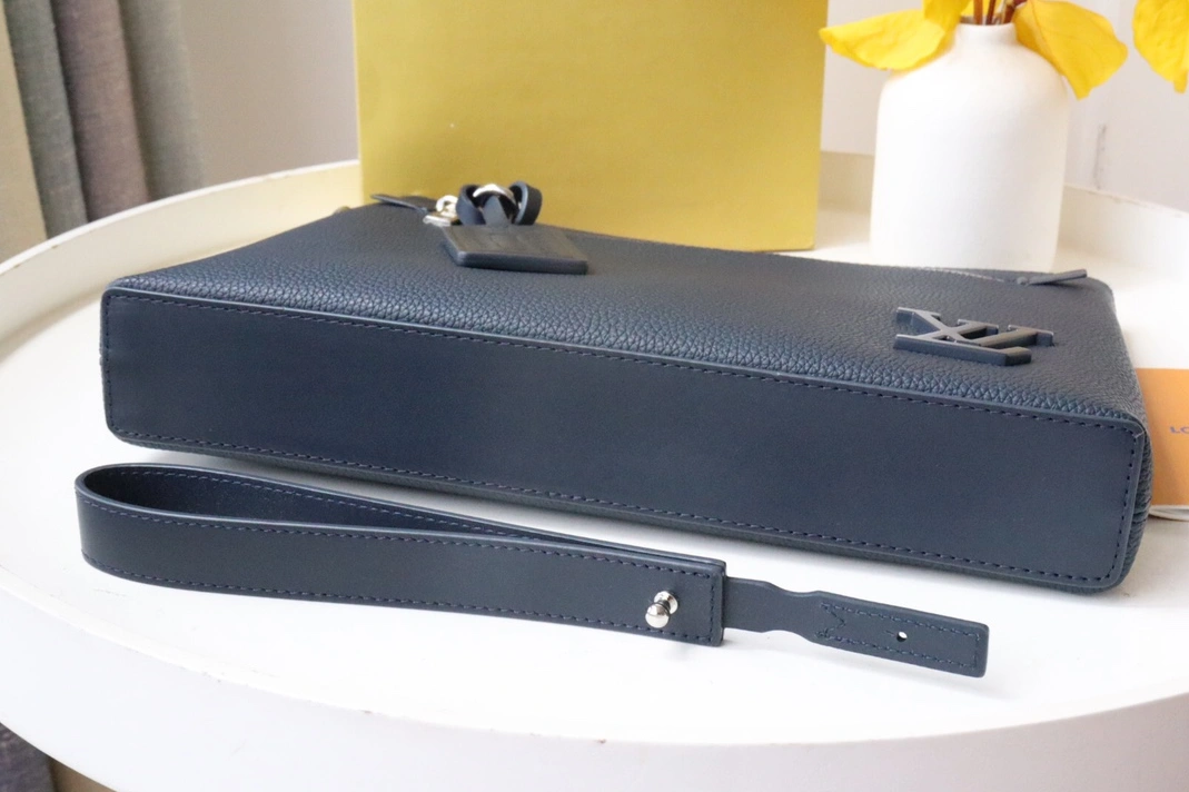 Louis Vuitton AAA Quality Wallets For Unisex Soft 5890 - Image 3