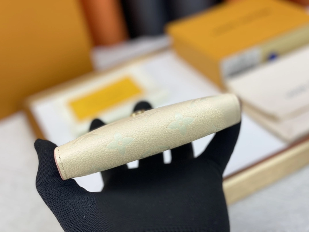 Louis Vuitton AAA Quality Wallets For Women SmartChoice 2058 - Image 4