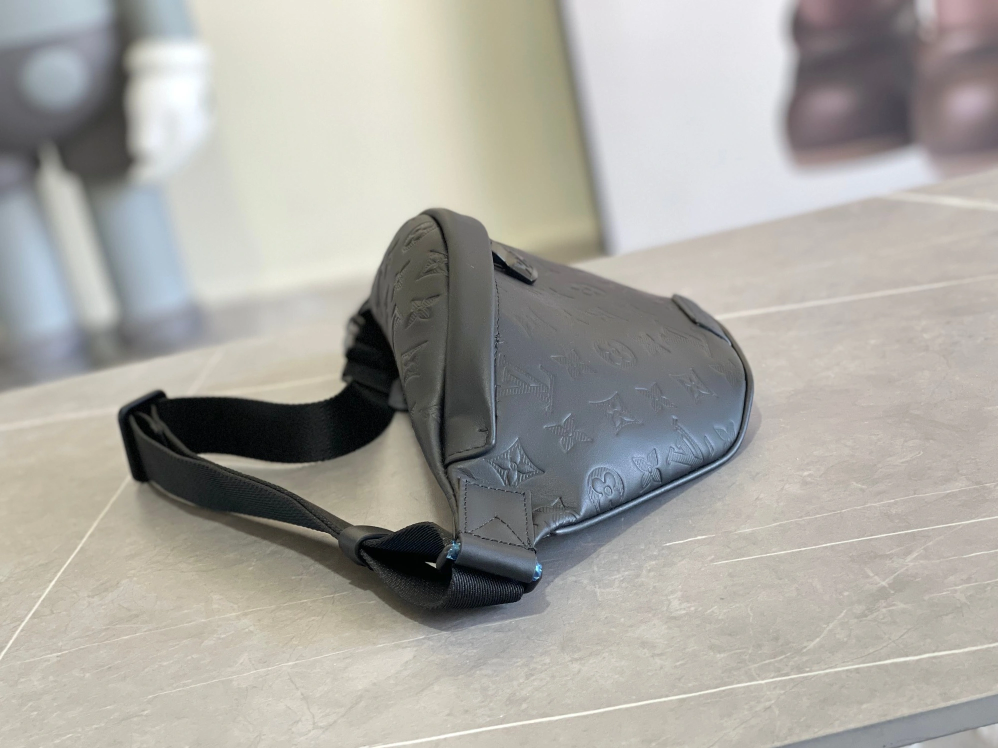 Louis Vuitton LV AAA Quality Belt Bags Reliable 7505 - Image 3