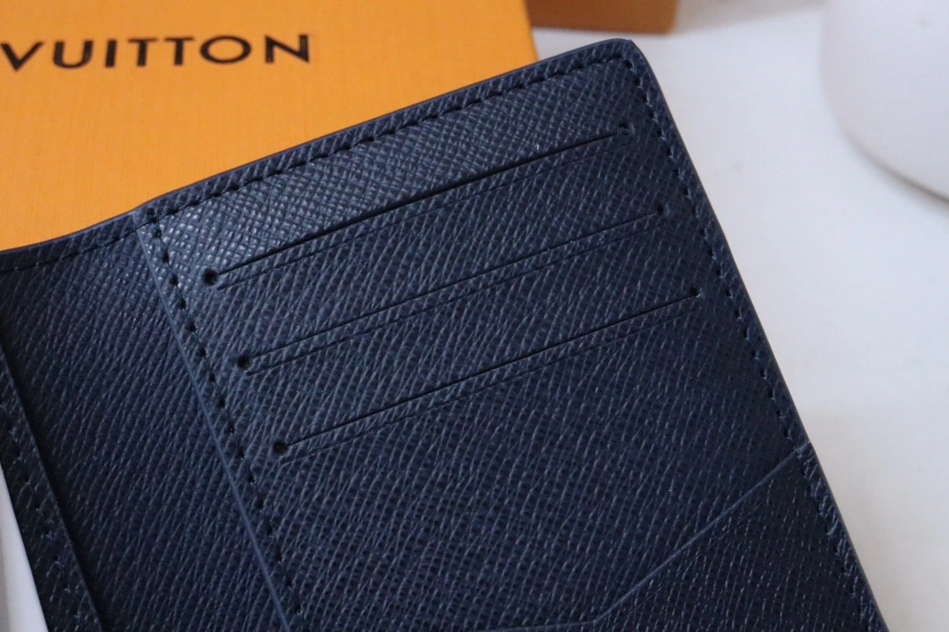 Louis Vuitton LV Card Case Comfortable 598 - Image 6