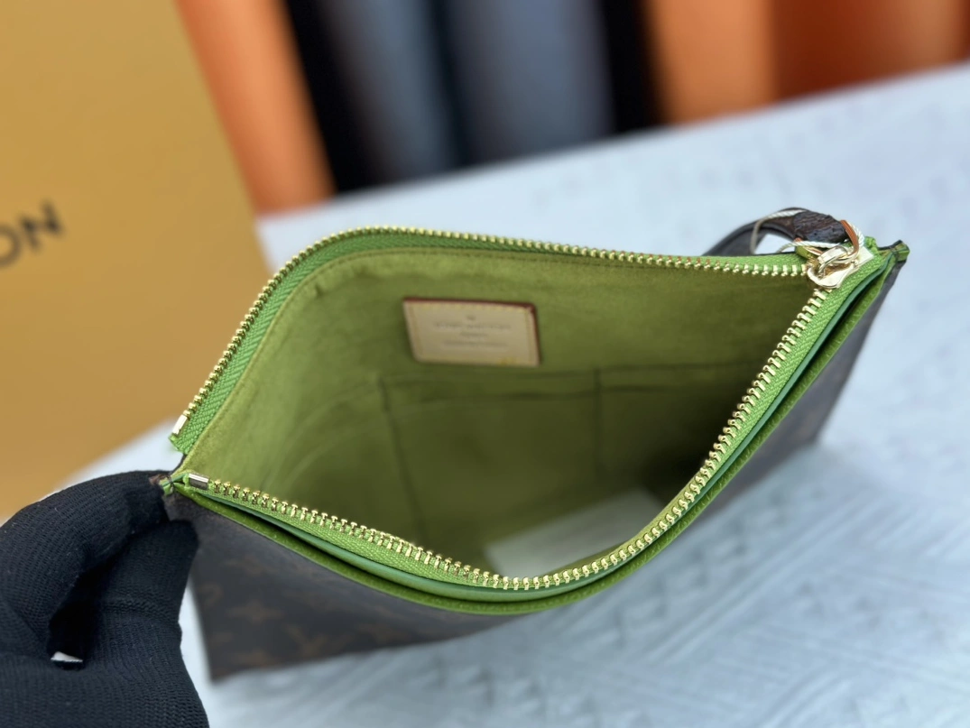 Louis Vuitton LV Wallets Bold 453 - Image 7