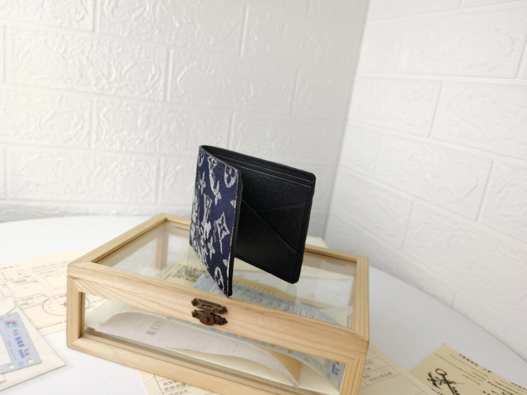 Louis Vuitton LV Wallets For Unisex Unique 5386