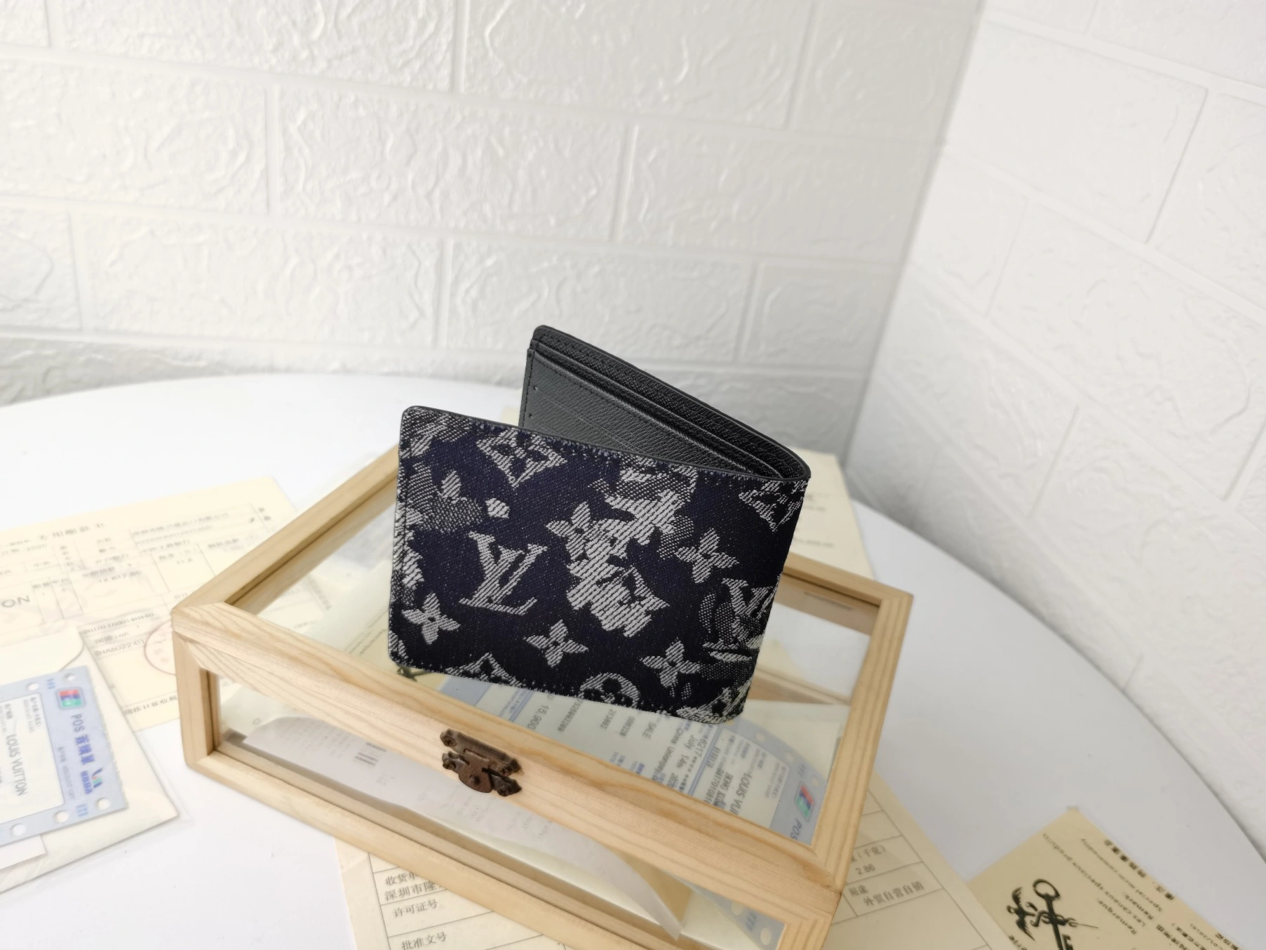 Louis Vuitton LV Wallets For Unisex Unique 5386 - Image 3