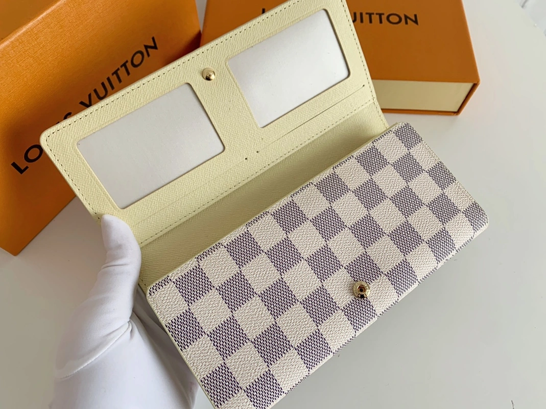 Louis Vuitton LV Wallets For Women Elegant 1799 - Image 3