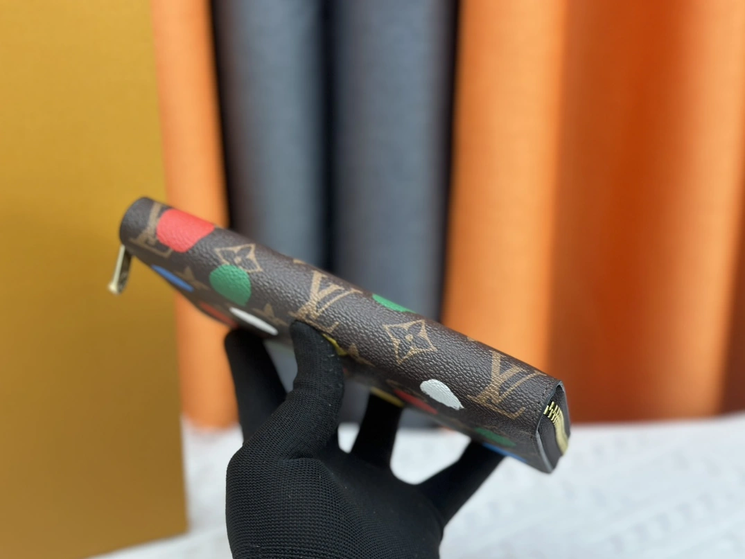 Louis Vuitton LV Wallets Functional 7952 - Image 3