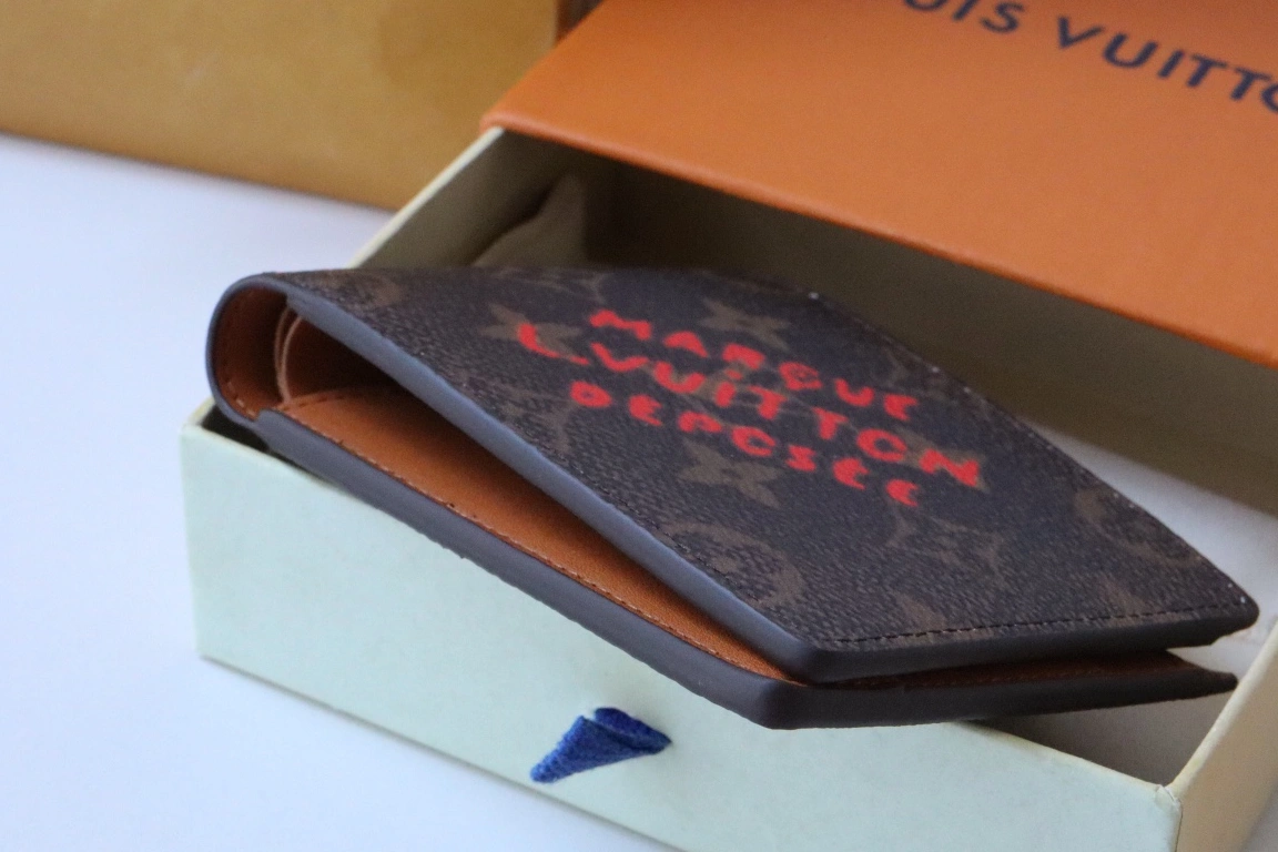 Louis Vuitton LV Wallets Versatile 3894 - Image 3