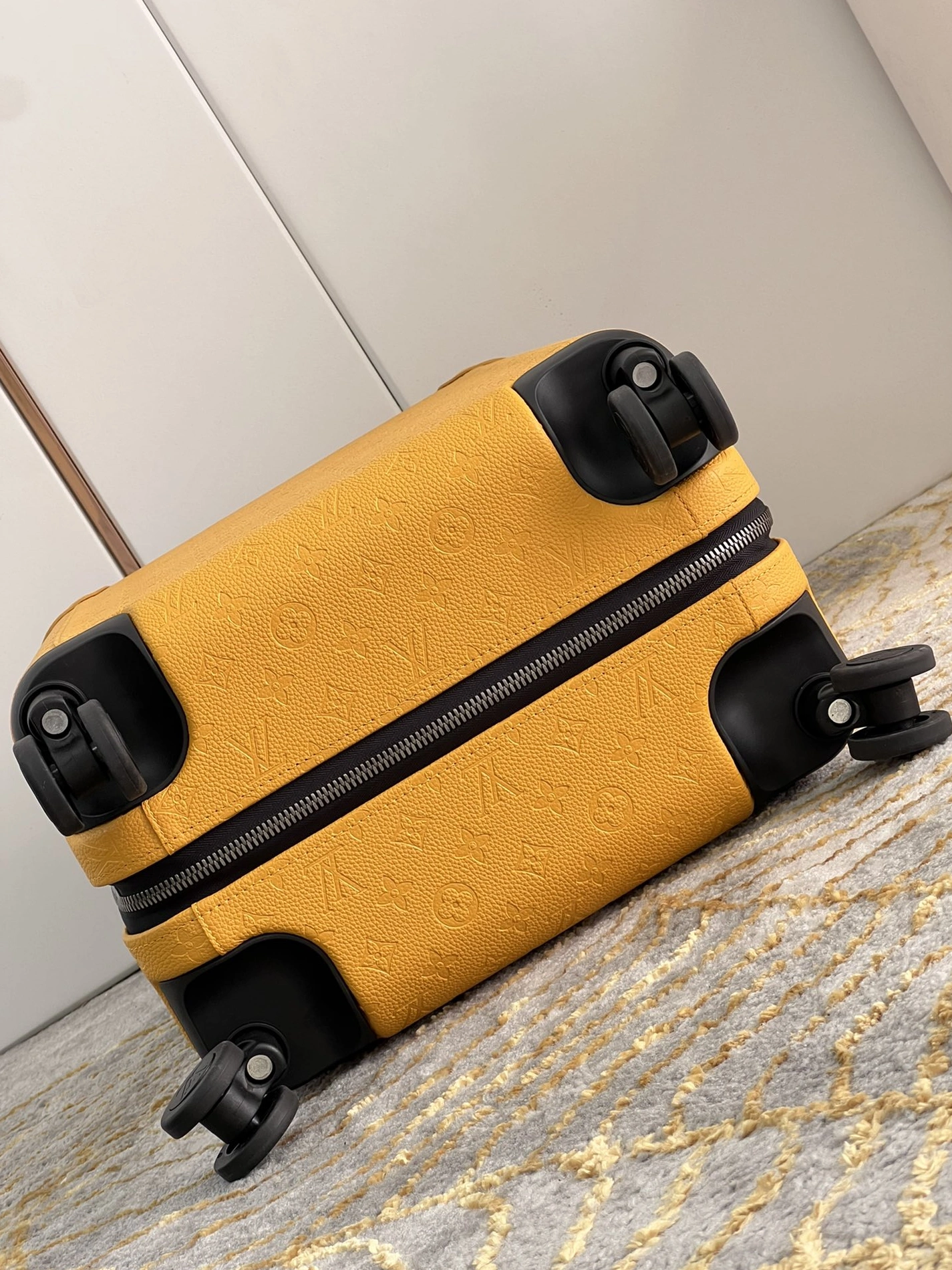 Louis Vuitton Luggage Refined 8703 - Image 7