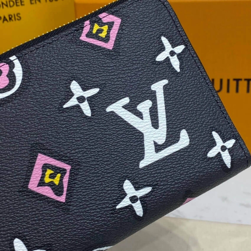 2 inside Louis Vuitton Monogram Pattern Zippy Wallet Black - Image 5