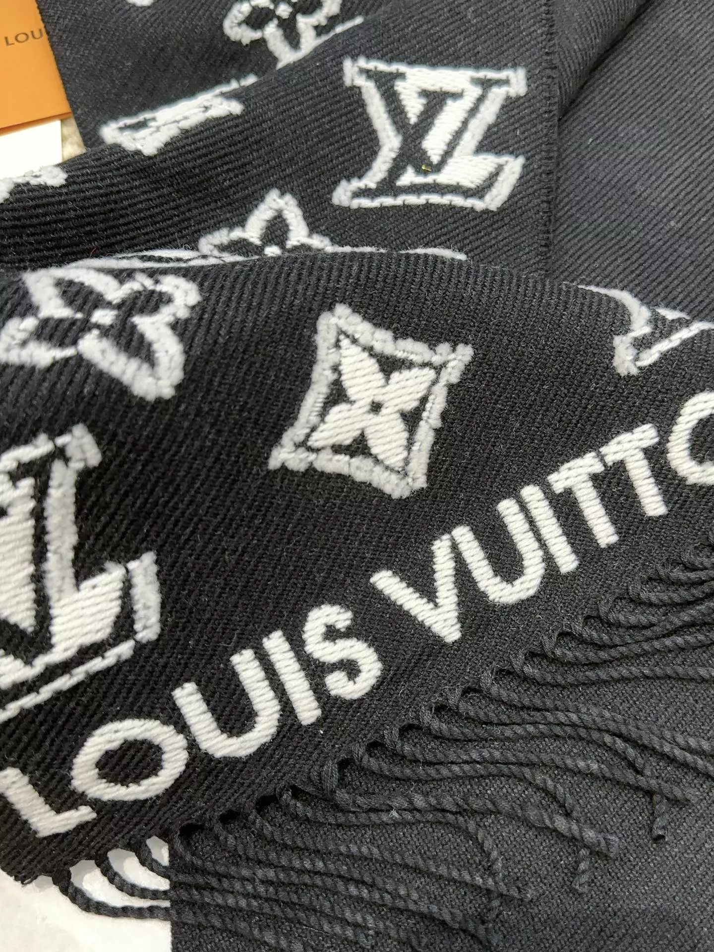 Louis Vuitton Scarf For Women Practical 8803 - Image 6