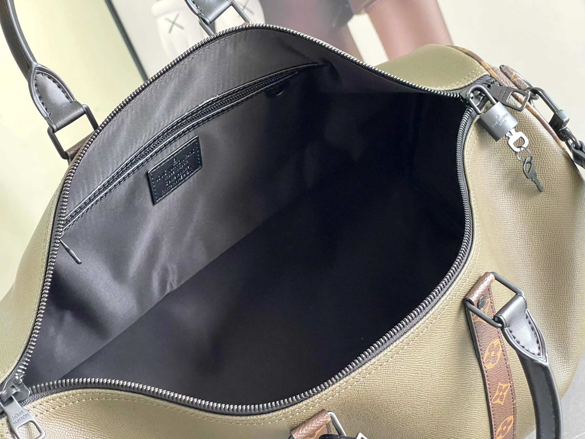 Louis Vuitton Travel Bags Comfortable 3145 - Image 8