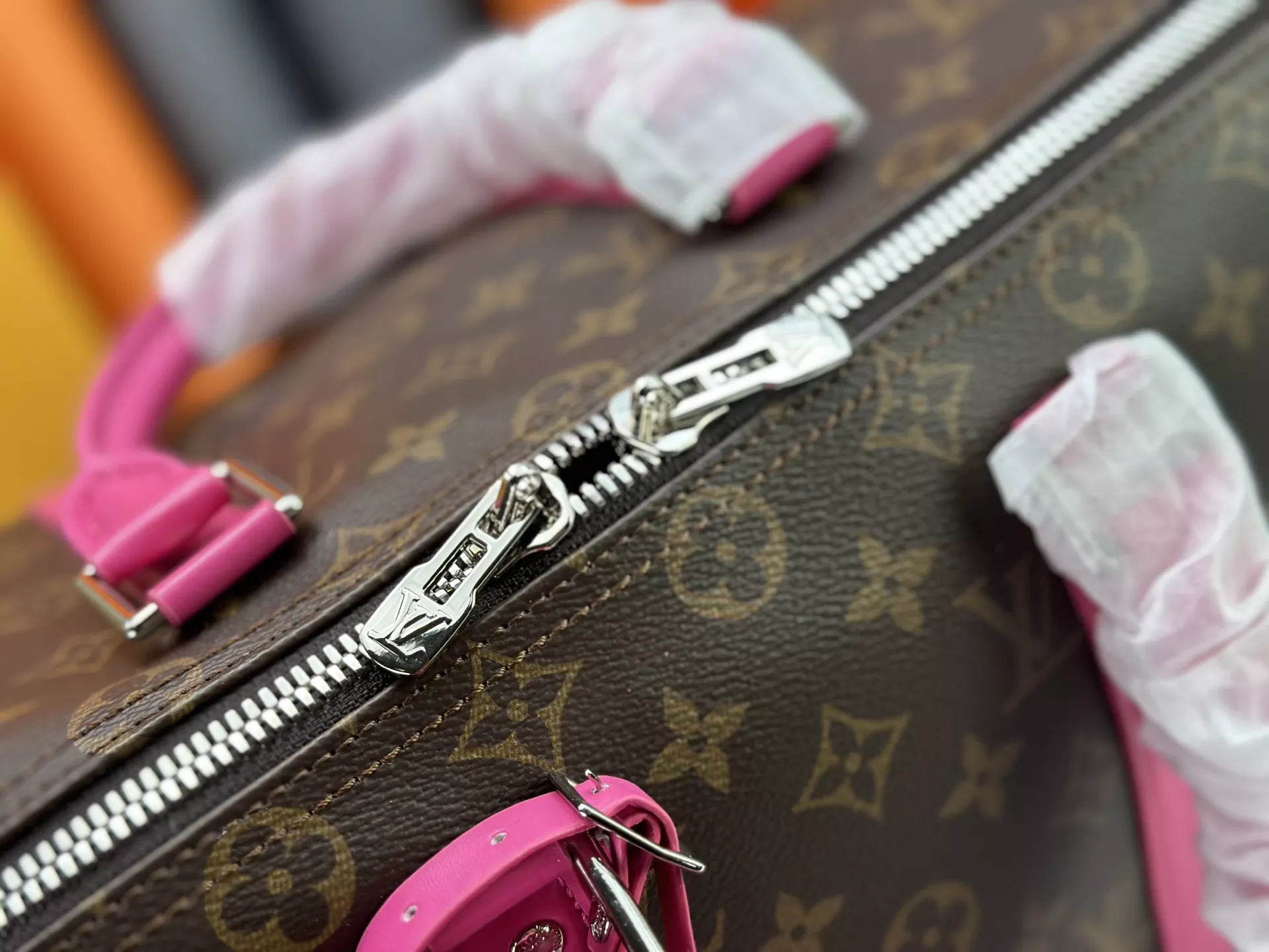 Louis Vuitton Travel Bags Lightweight 8665 - Image 7