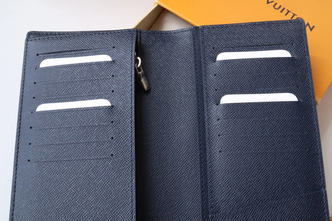 Minimalist 4963 Louis Vuitton AAA Quality Card Case - Image 6