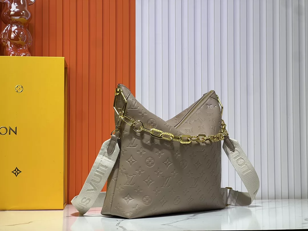 Modern 6775 Louis Vuitton AAA Quality Messenger Bags For Women