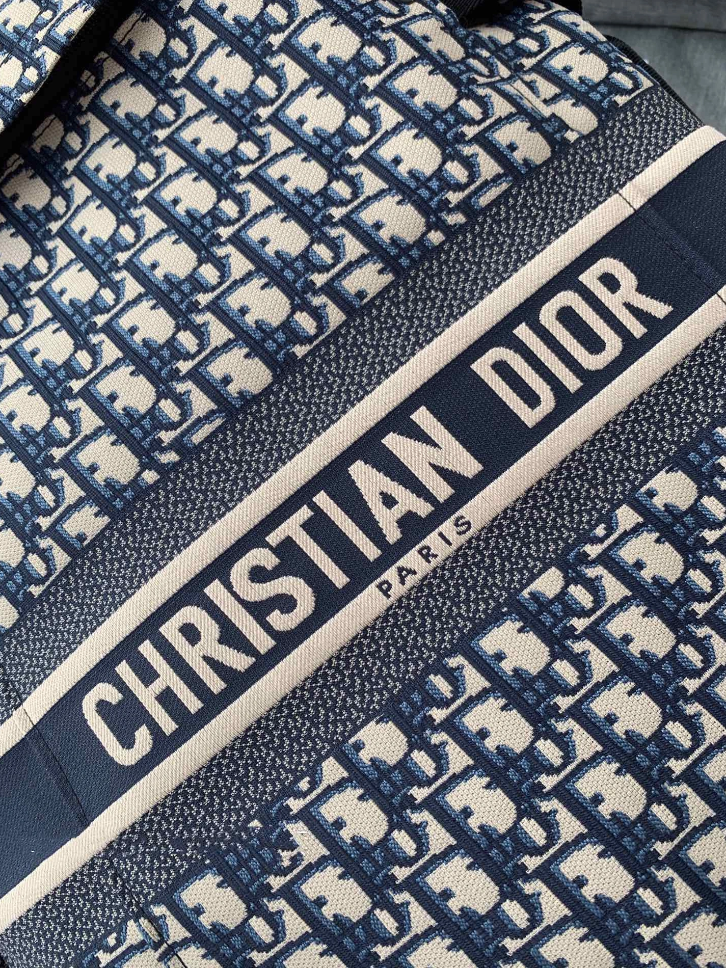 ModernLook 739 Christian Dior Luggage and Duffle - Image 6