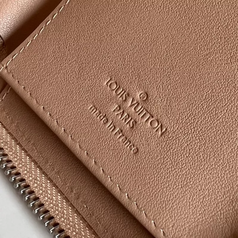 Reliable 9213 Louis Vuitton AAA Quality Card Case - Image 6