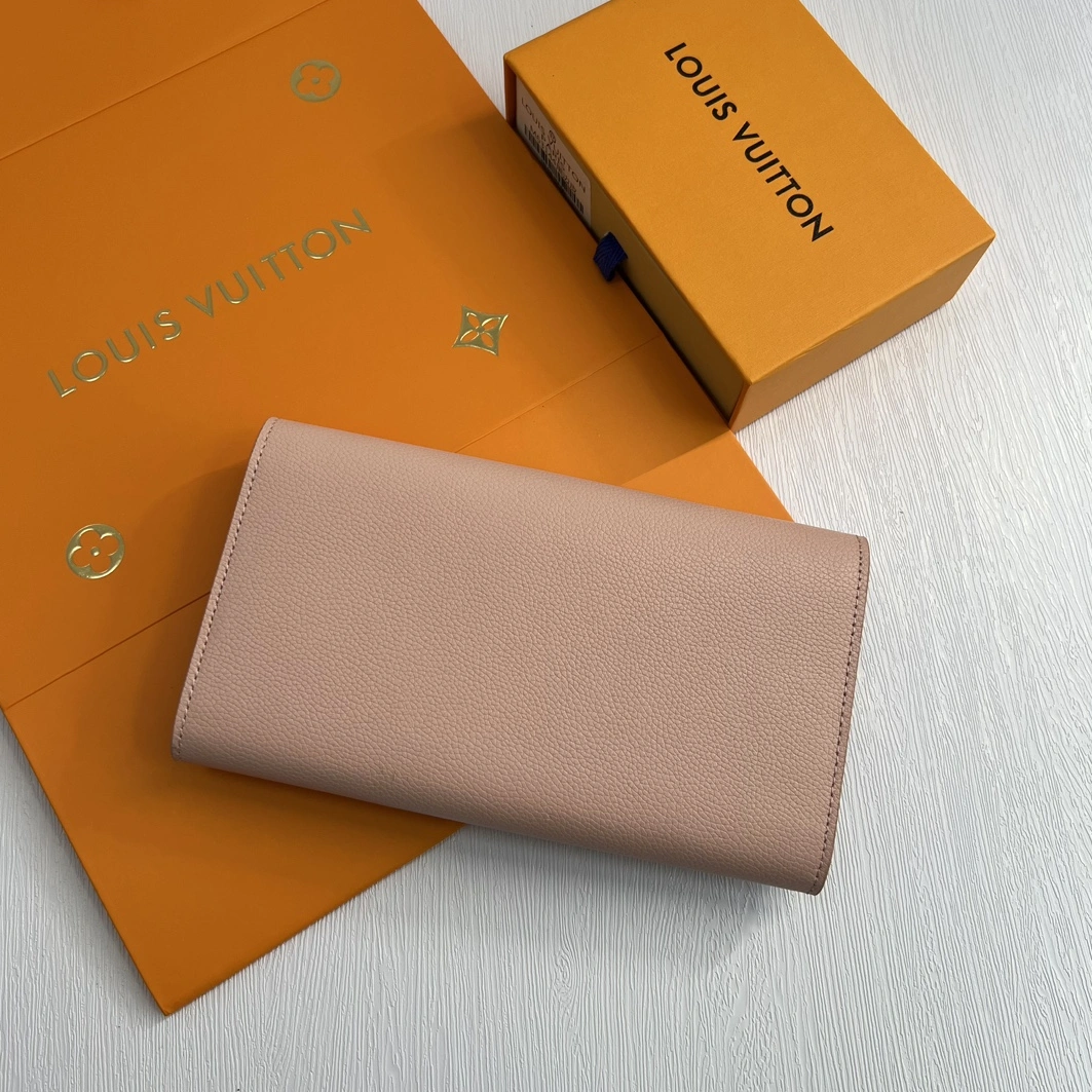 Resilient 2552 Louis Vuitton LV Card Case For Women