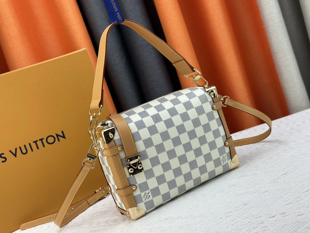 Sleek 1244 Louis Vuitton AAA Quality Messenger Bags For Unisex