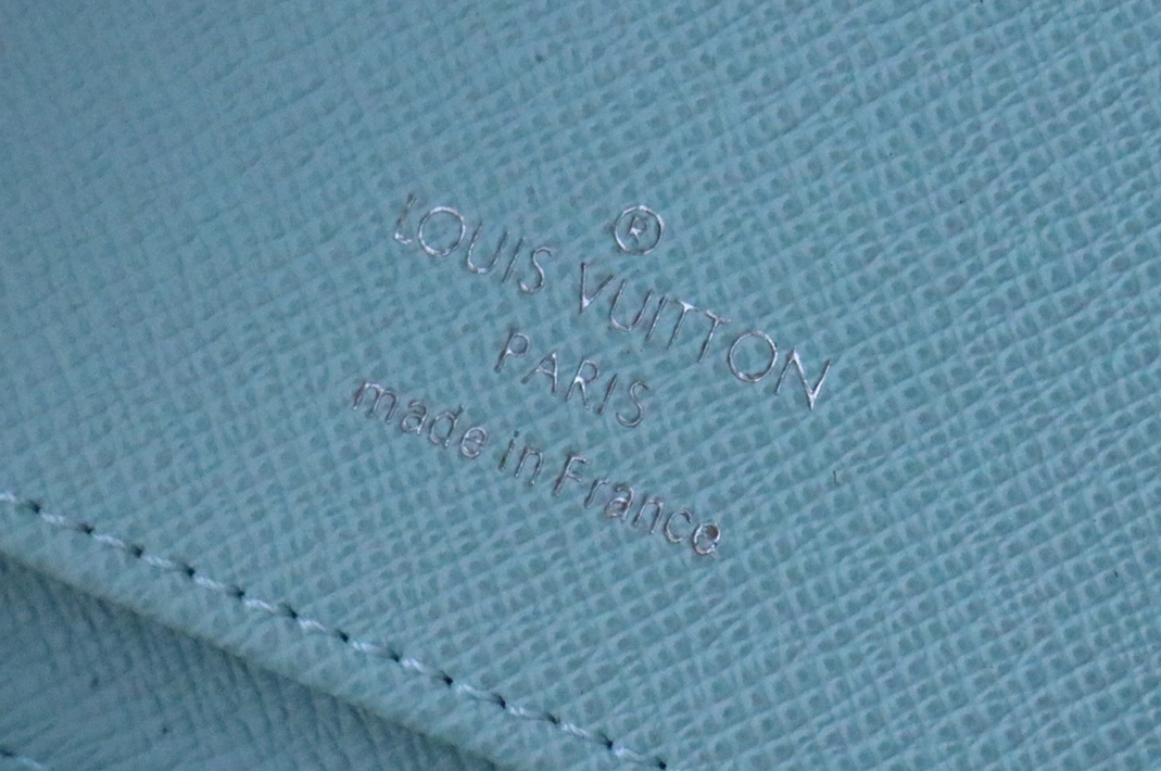 Sleek 9125 Louis Vuitton AAA Quality Card Case - Image 7