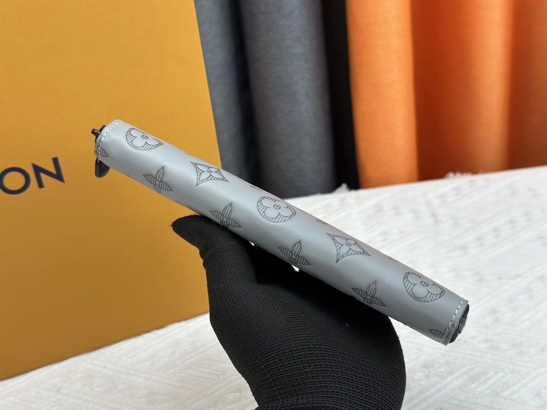 SmartChoice 7230 Louis Vuitton LV Card Case - Image 3