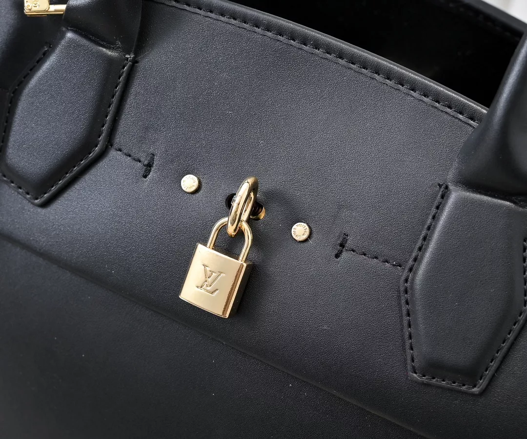 Sophisticated 1544 Louis Vuitton AAA Quality Handbags For Women - Image 5