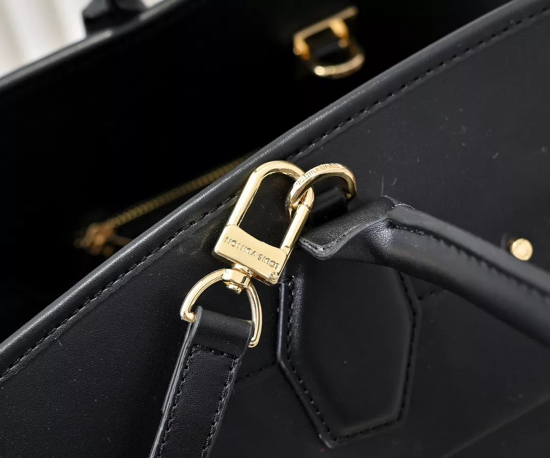 Sophisticated 1544 Louis Vuitton AAA Quality Handbags For Women - Image 6