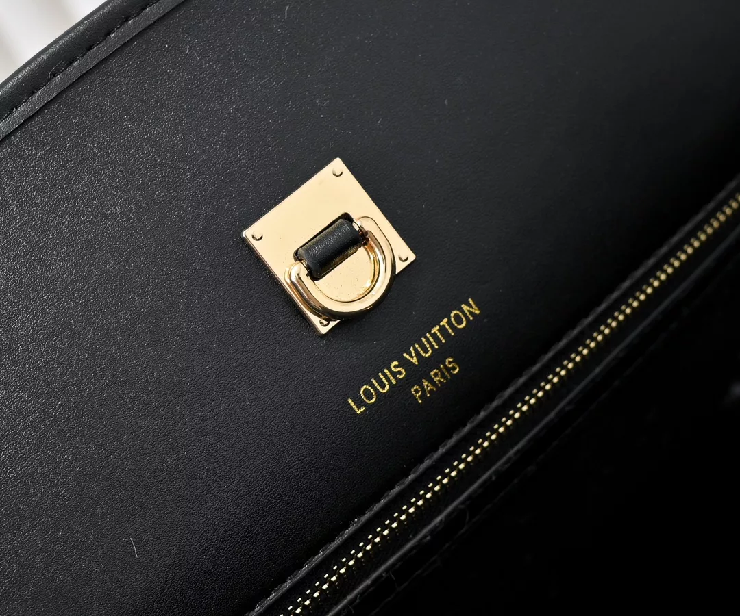 Sophisticated 1544 Louis Vuitton AAA Quality Handbags For Women - Image 7