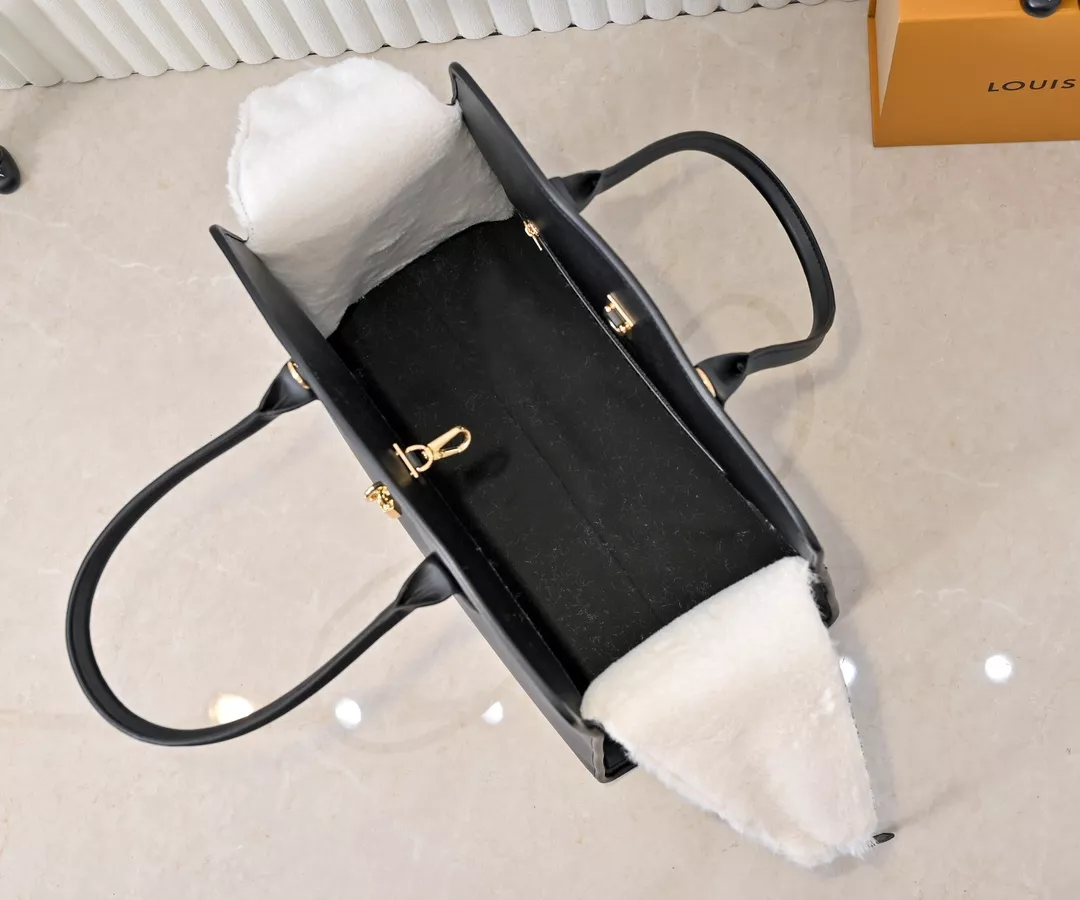 Sophisticated 1544 Louis Vuitton AAA Quality Handbags For Women - Image 8