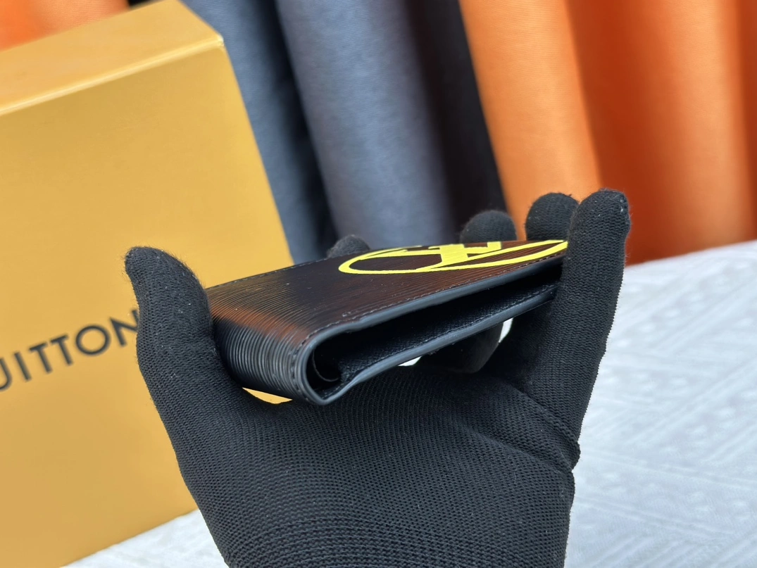 Sophisticated 208 Louis Vuitton LV Wallets For Unisex - Image 3