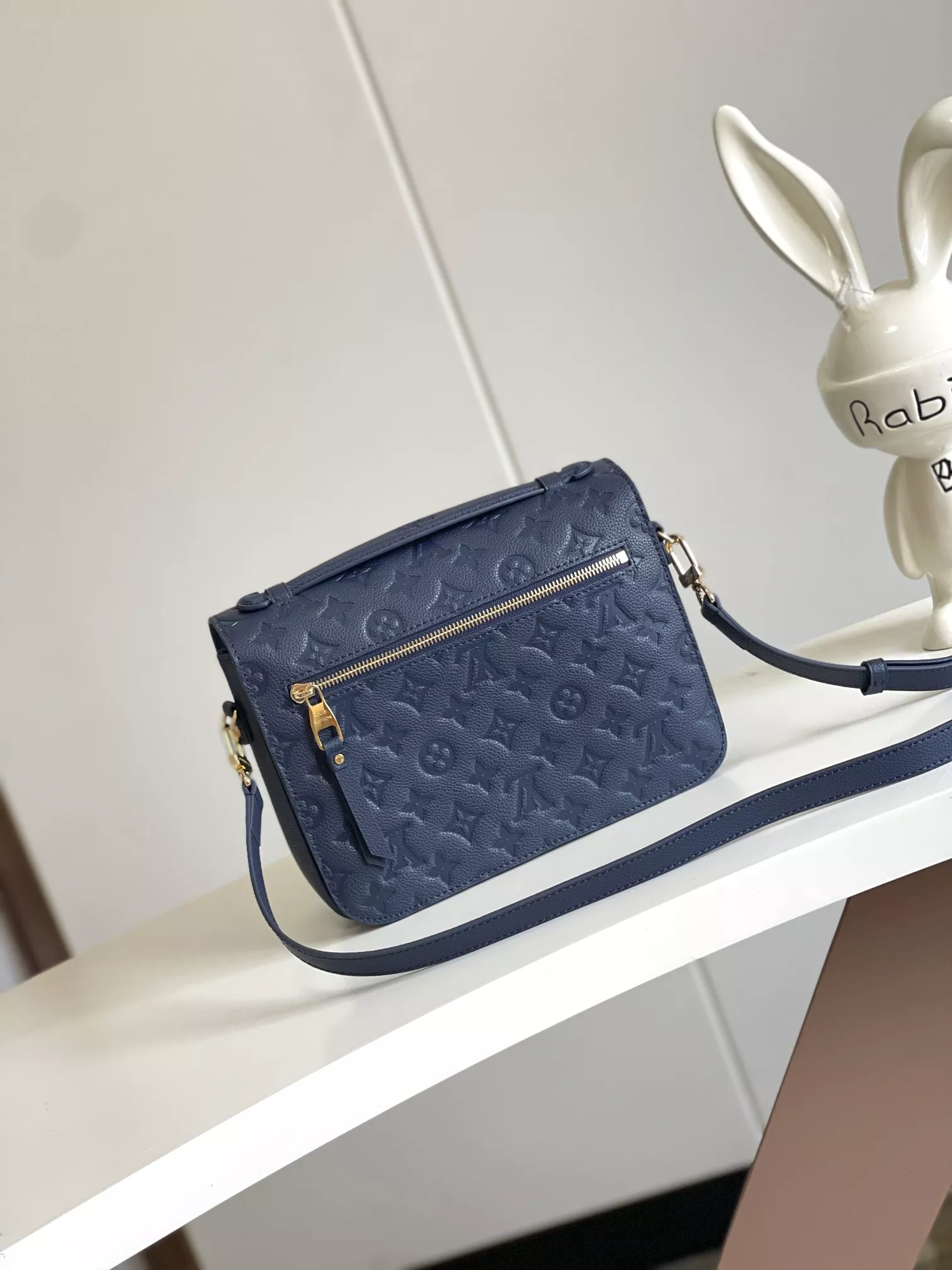 StreetReady 2782 Louis Vuitton AAA Quality Messenger Bags For Women - Image 3