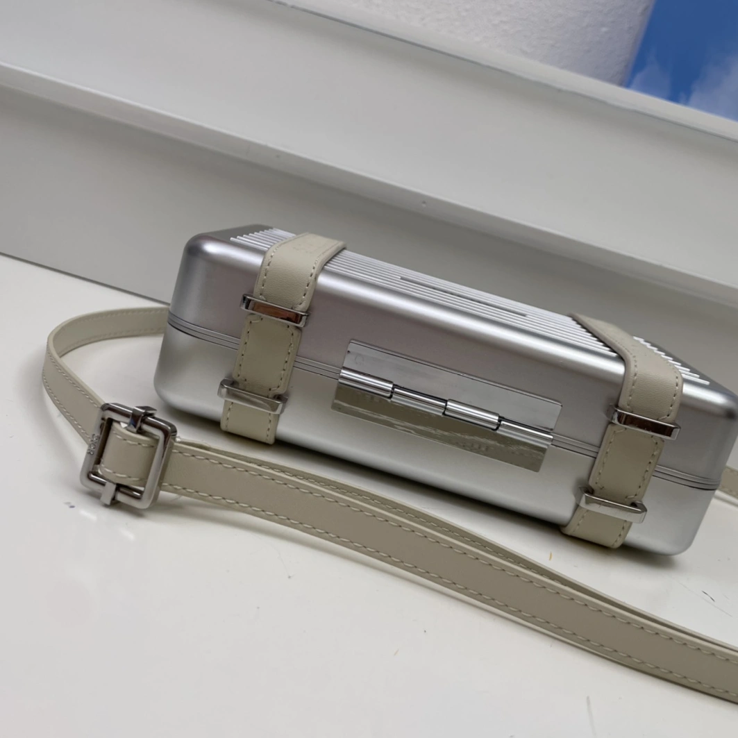 Stylish 7805 Christian Dior AAA Quality Messenger Bags For Women - Image 7