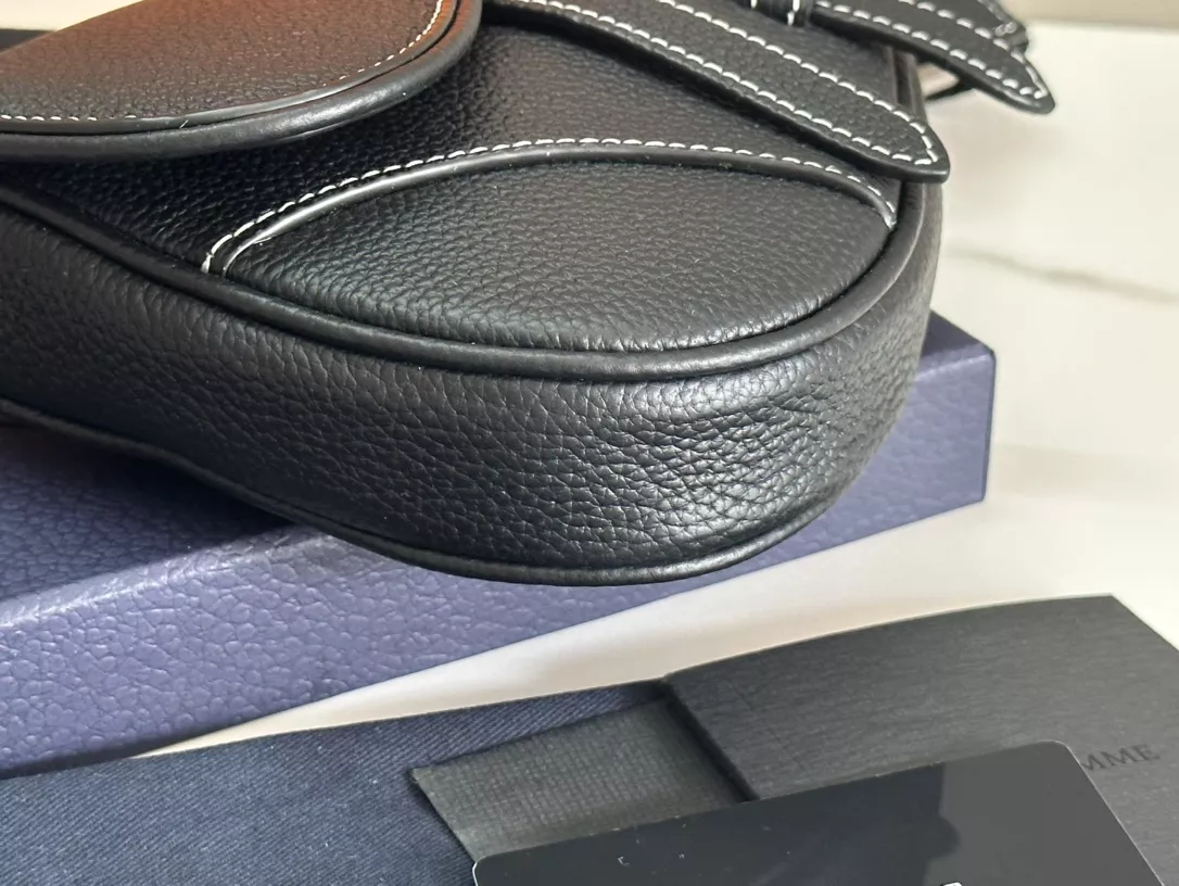 Trendsetting 2279 Christian Dior AAA Man Messenger Bags - Image 4