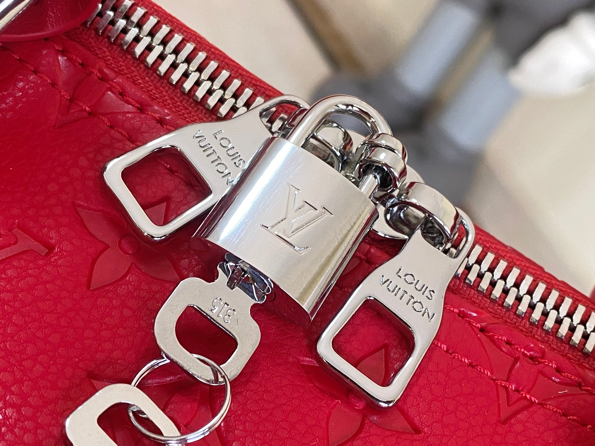 Trendsetting 3010 Louis Vuitton Travel Bags - Image 5