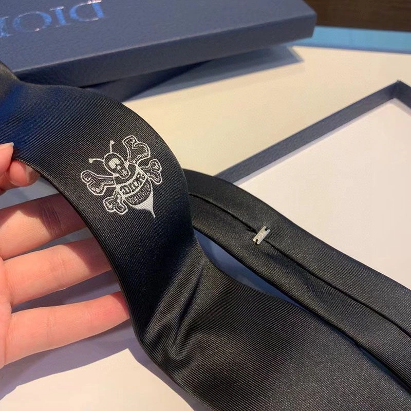 Trendy 5336 Dior Tie Shawn Bee Motif Silk Black - Image 3
