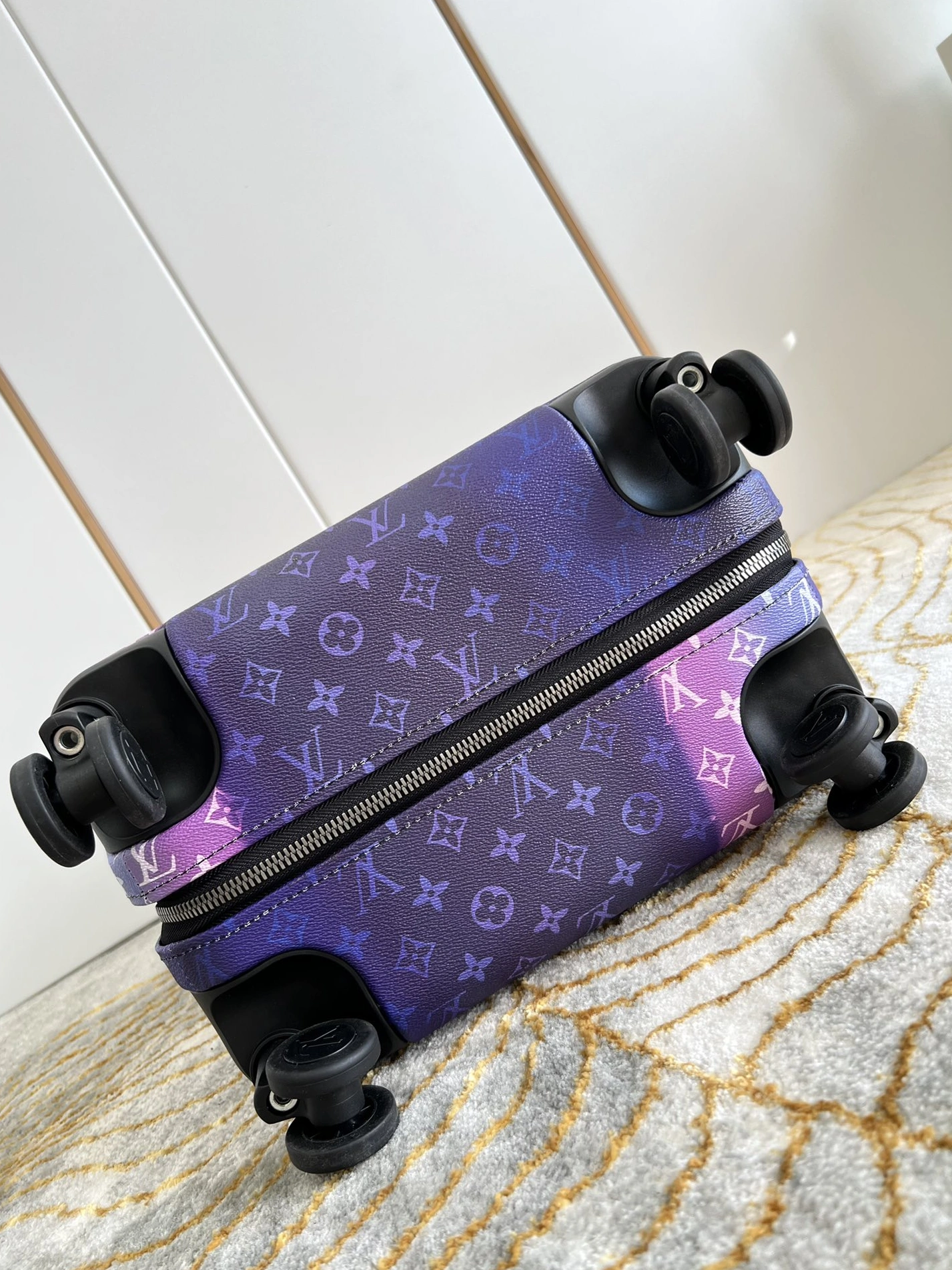 Unique 6706 Louis Vuitton Luggage - Image 4