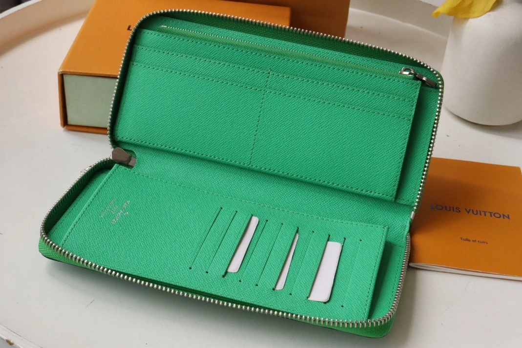 Unique 698 Louis Vuitton AAA Quality Card Case - Image 5