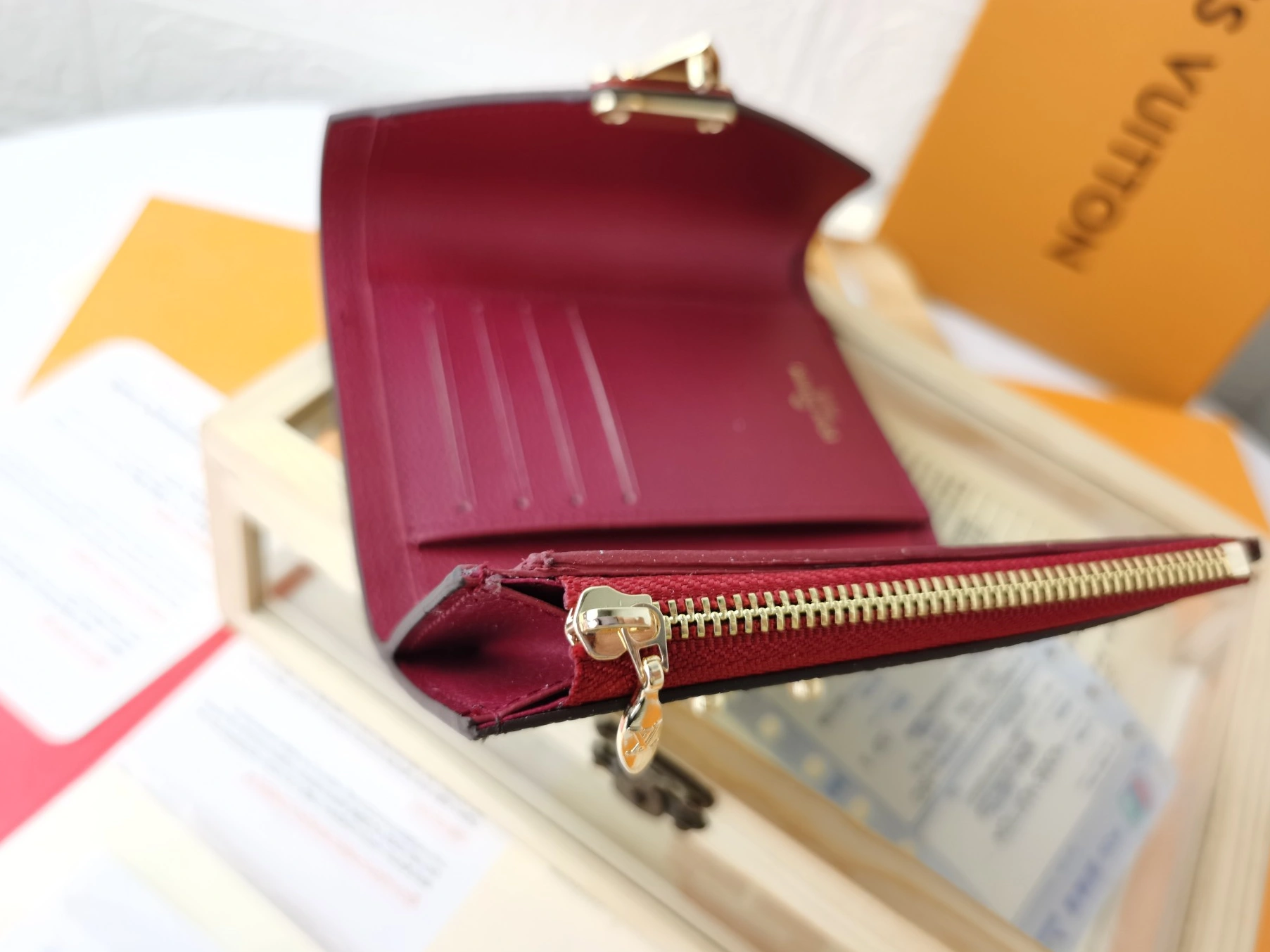 UrbanStyle 3044 Louis Vuitton LV Card Case For Women - Image 7