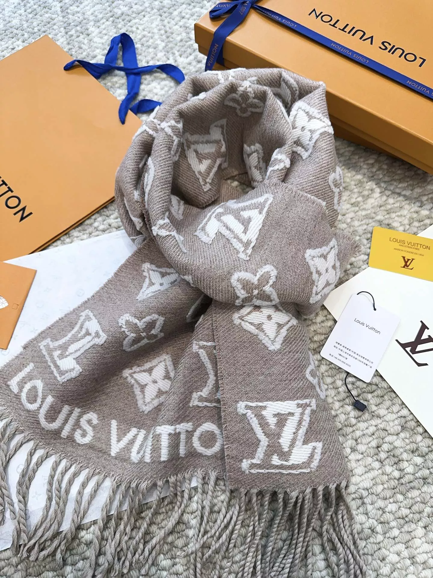 UrbanStyle 6277 Louis Vuitton Scarf For Women - Image 3
