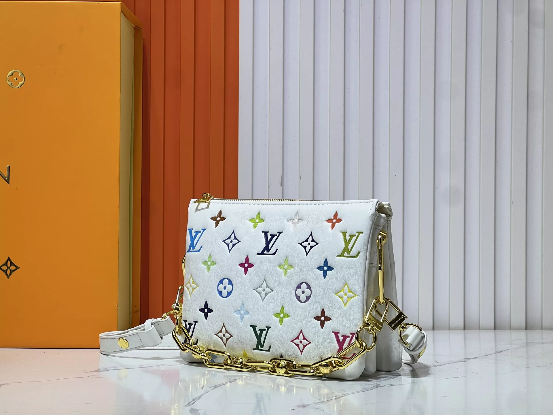 UrbanStyle 9018 Louis Vuitton AAA Quality Messenger Bags For Women - Image 3