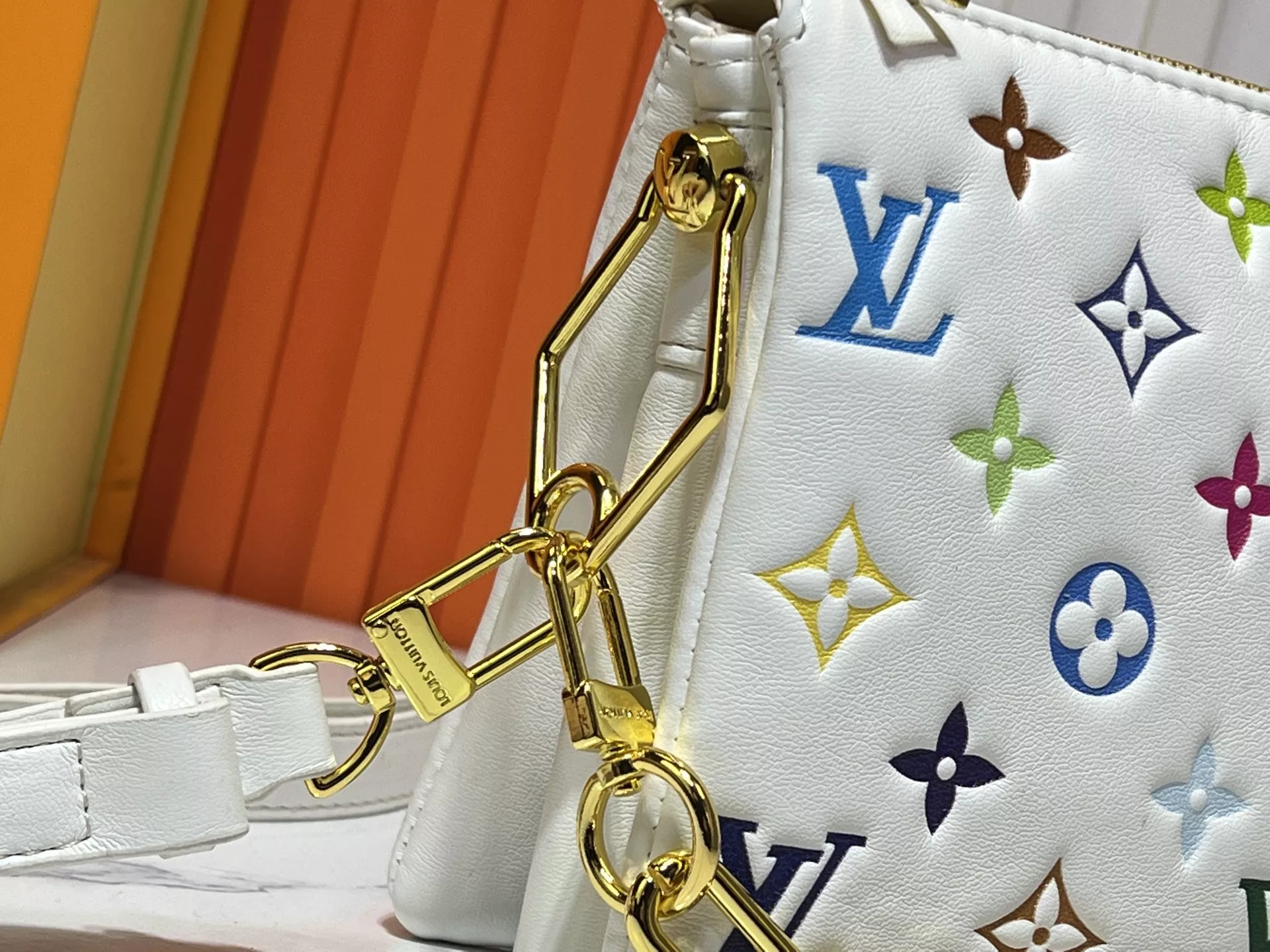 UrbanStyle 9018 Louis Vuitton AAA Quality Messenger Bags For Women - Image 4