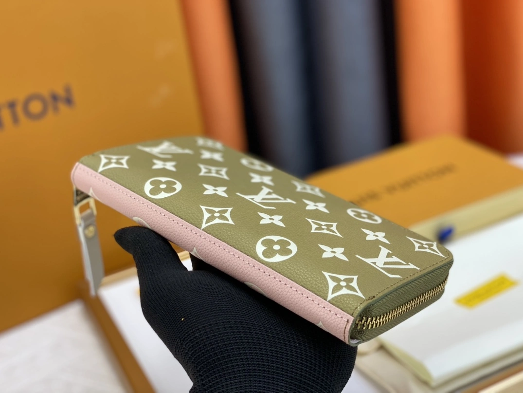 UrbanStyle 9257 Louis Vuitton AAA Quality Wallets For Women - Image 3