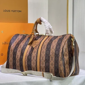Vibrant 1631 Louis Vuitton Travel Bags