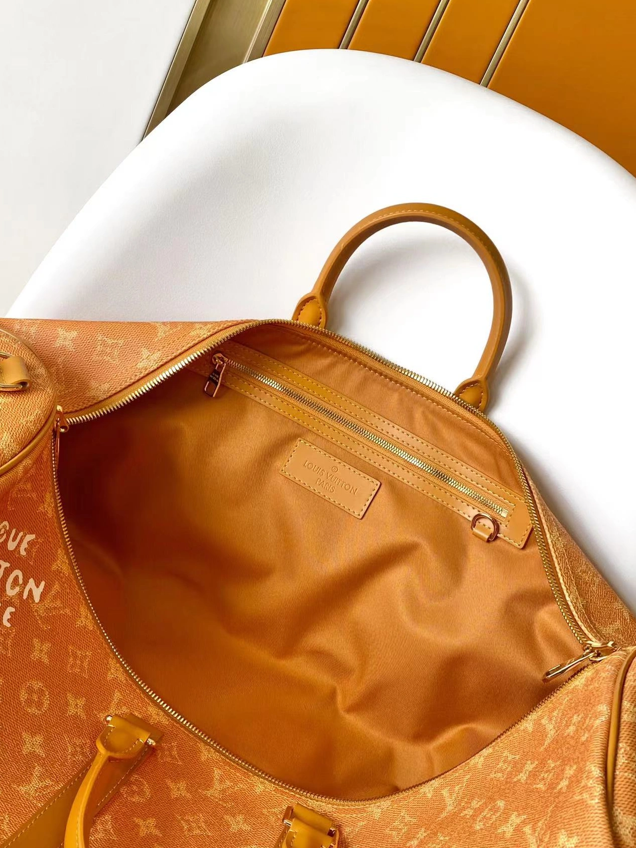 Vibrant 7340 Louis Vuitton Travel Bags - Image 6