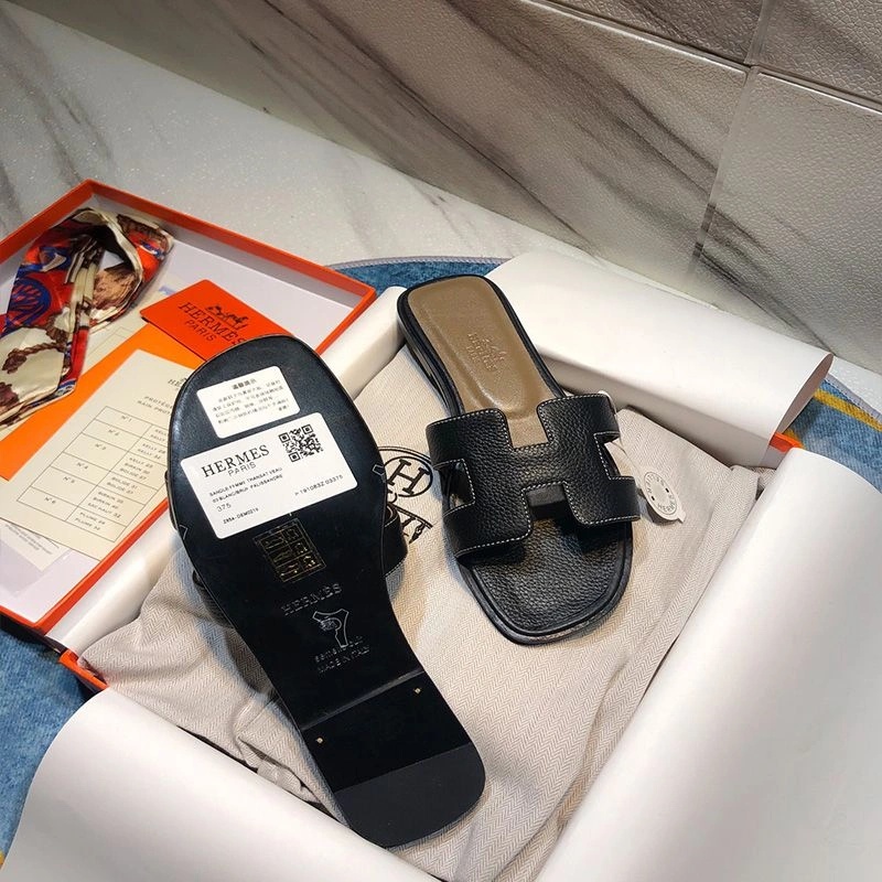 Hermes Oran Slides Women Calf Leather In Black - Image 3